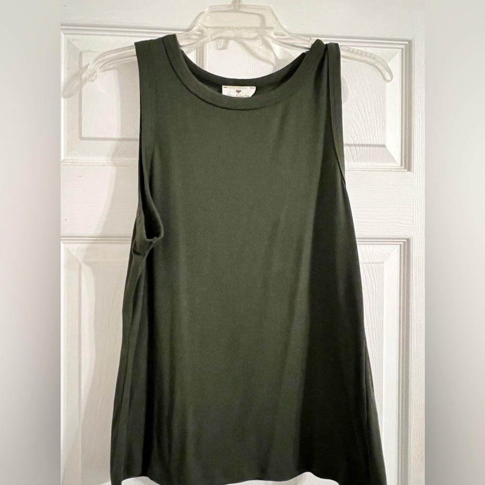 Ribbed tank